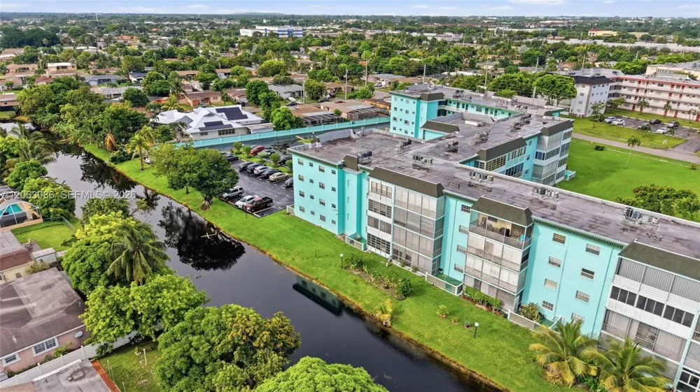 4141 NW 44th Ave #217 Lauderdale Lakes, FL 33319