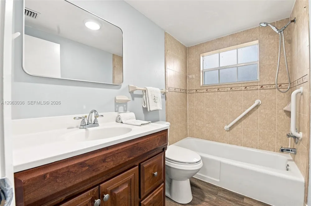 4141 NW 44th Ave #217 Lauderdale Lakes, FL 33319