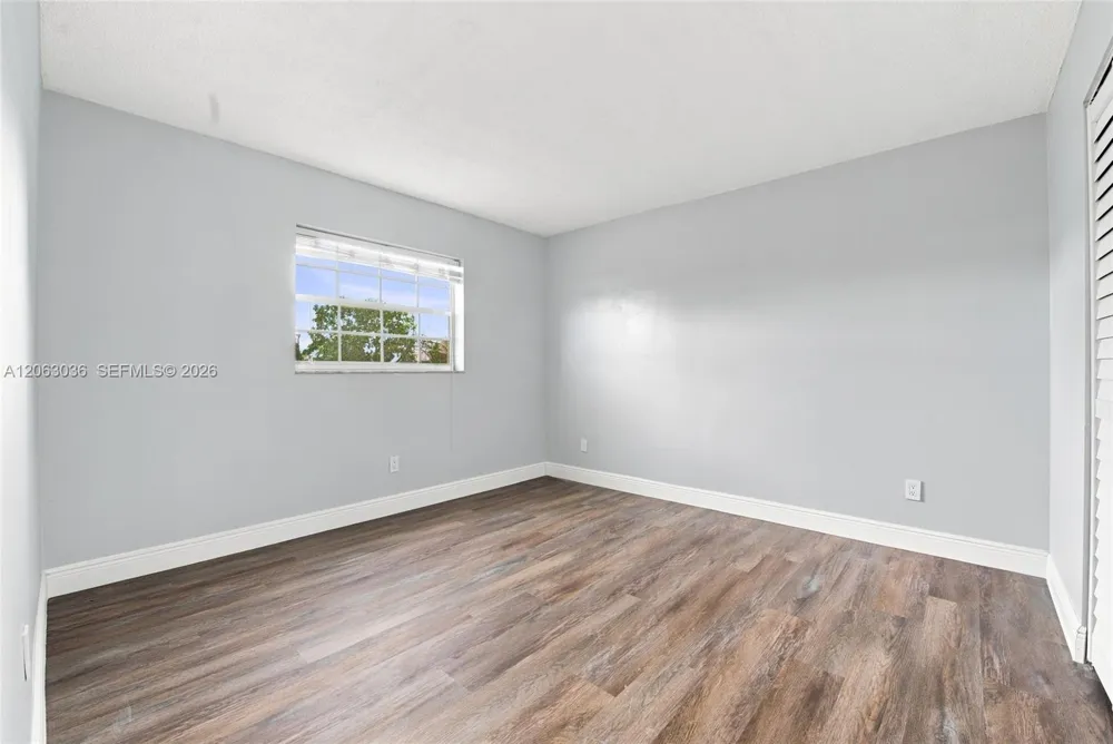 4141 NW 44th Ave #217 Lauderdale Lakes, FL 33319