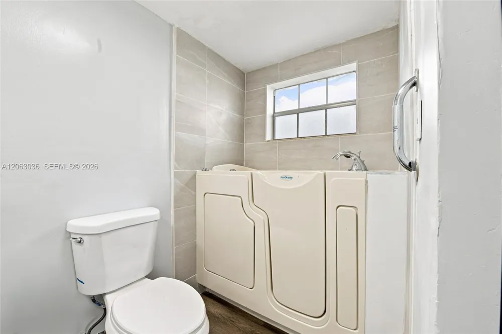 4141 NW 44th Ave #217 Lauderdale Lakes, FL 33319
