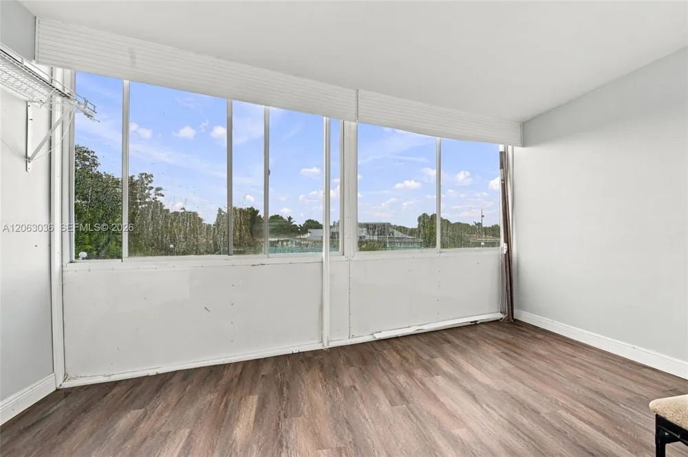 4141 NW 44th Ave #217 Lauderdale Lakes, FL 33319