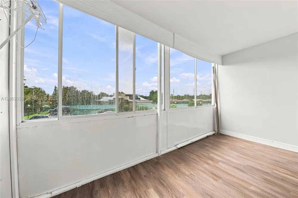 4141 NW 44th Ave #217 Lauderdale Lakes, FL 33319