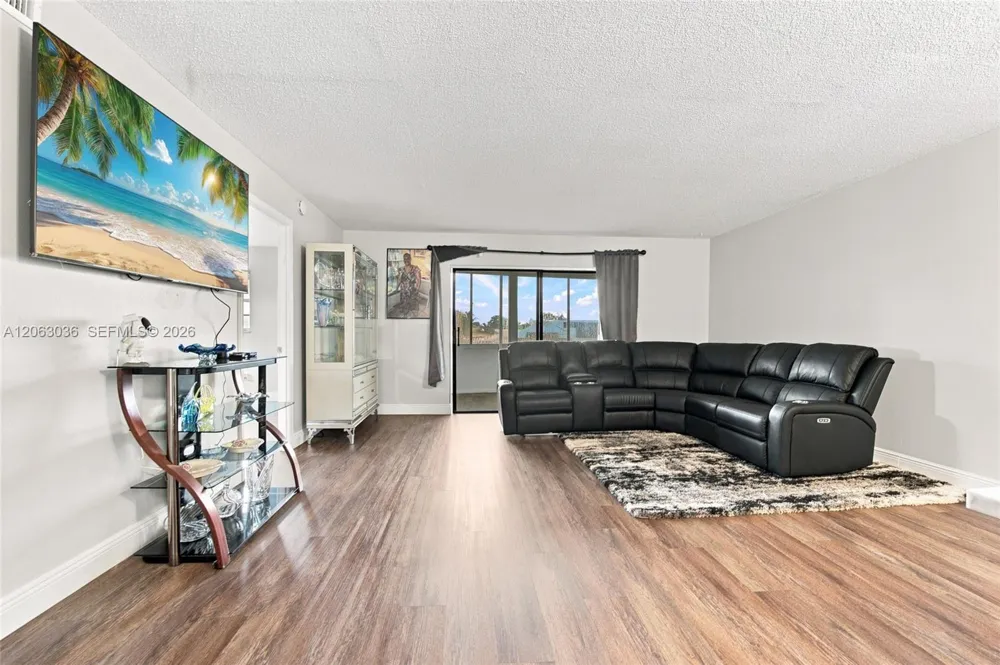 4141 NW 44th Ave #217 Lauderdale Lakes, FL 33319