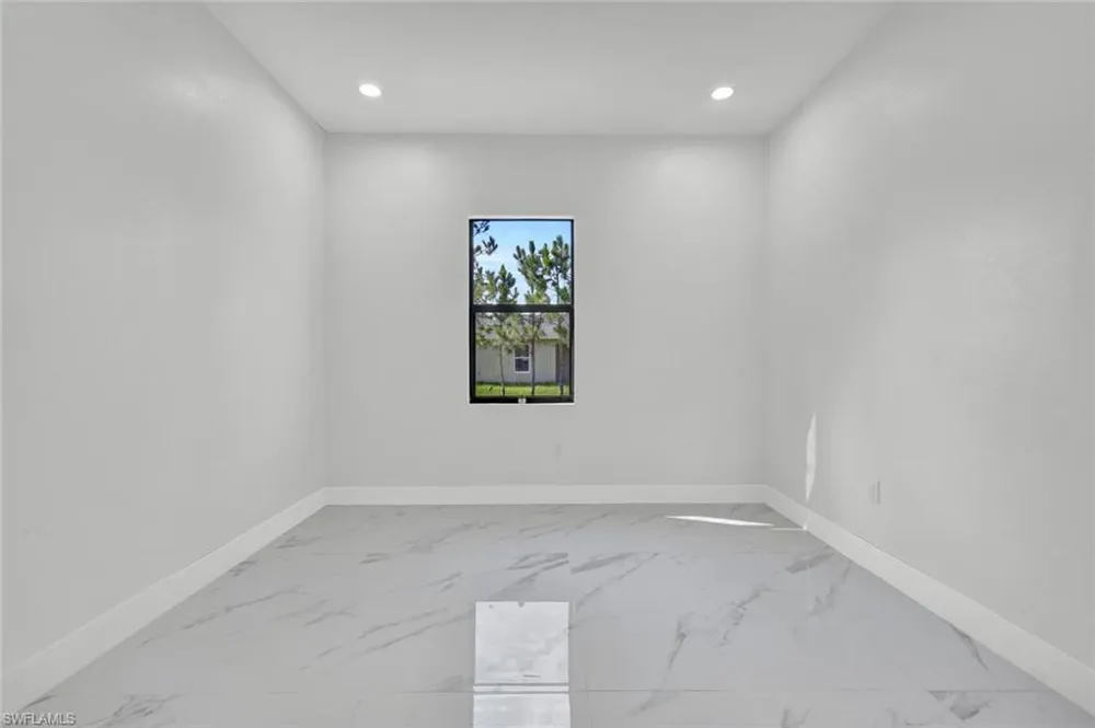 5085 NE Tradewinds Circle Labelle, FL 33935