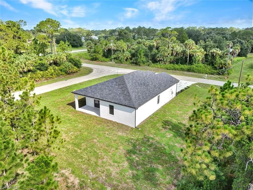 5085 NE Tradewinds Circle Labelle, FL 33935