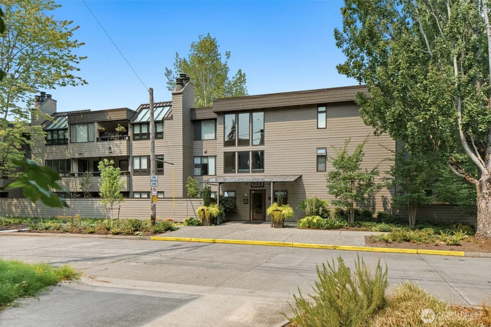6300 Sand Point Way NE #306 Seattle, WA 98115