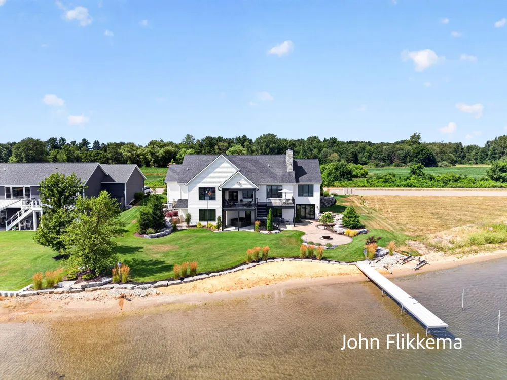 8326 Tantrum Drive Allendale, MI 49401