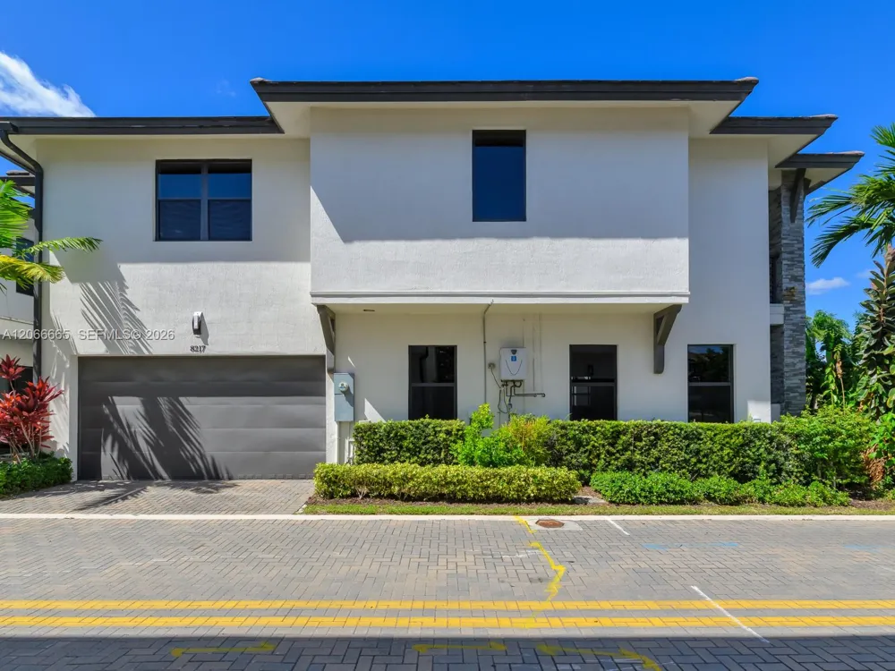 8217 NW 46th St Doral, FL 33166