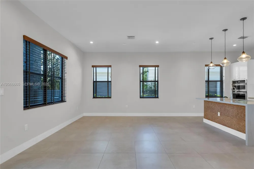 8217 NW 46th St Doral, FL 33166