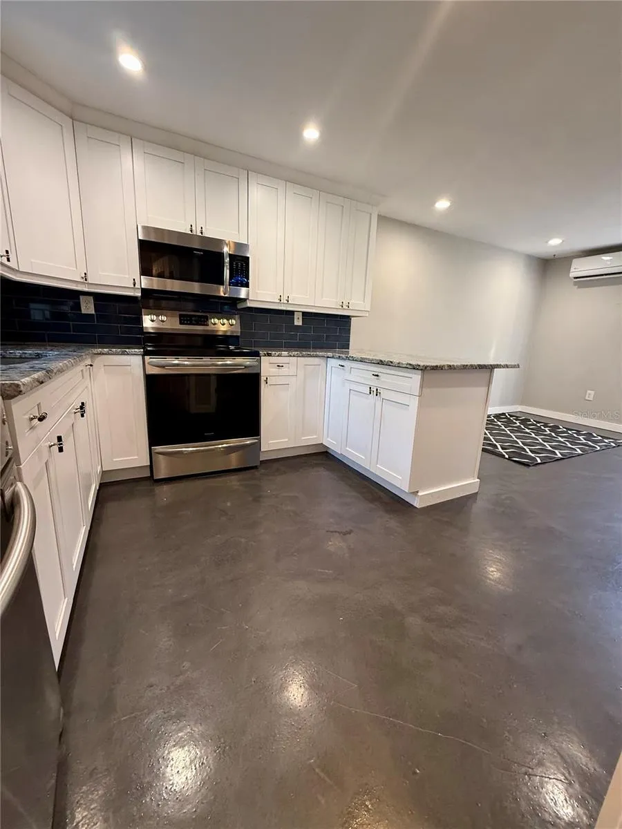 3528 5TH AVENUE St Petersburg, FL 33713