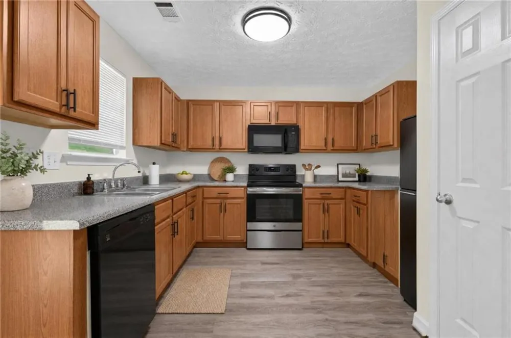 9426 Lakeview Road Union City, GA 30291