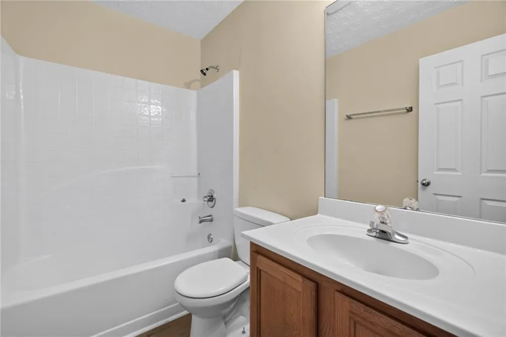 9426 Lakeview Road Union City, GA 30291
