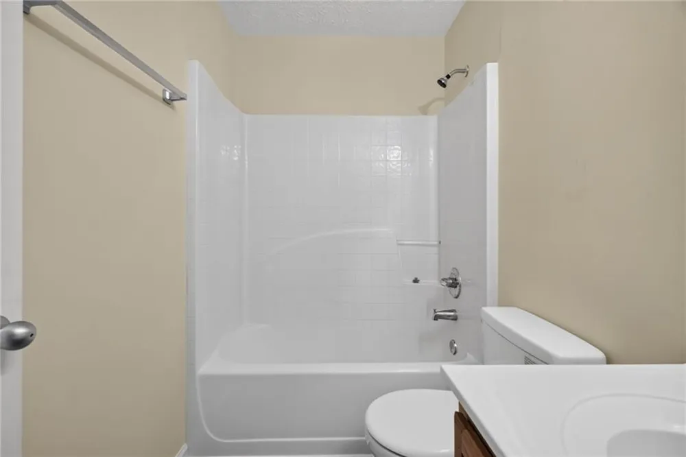 9426 Lakeview Road Union City, GA 30291