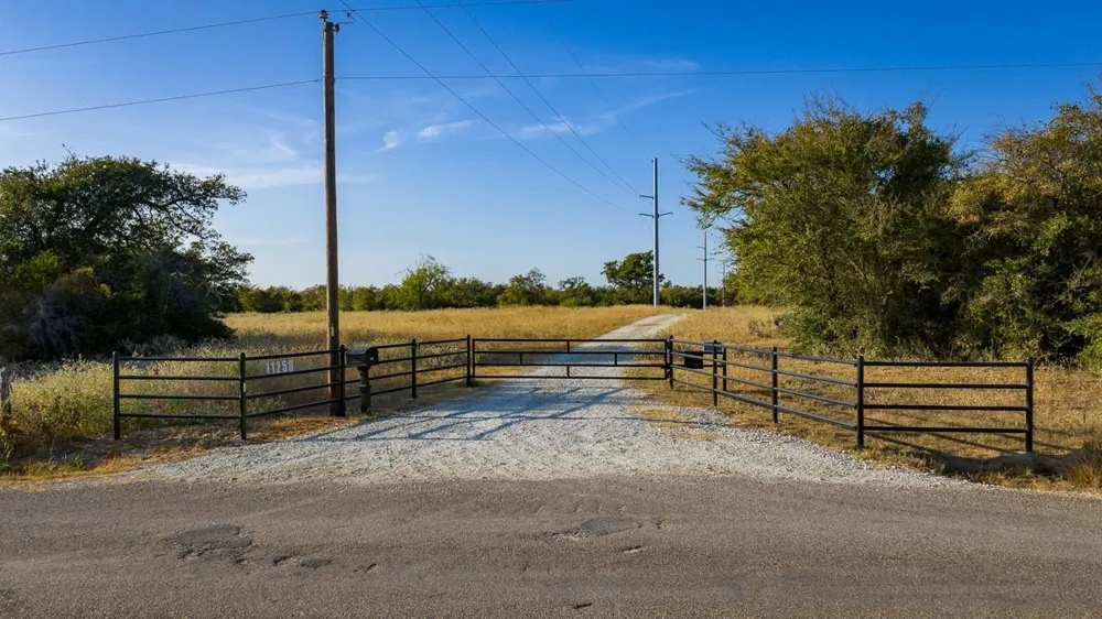 5 Providence Road Calvert, TX 77837