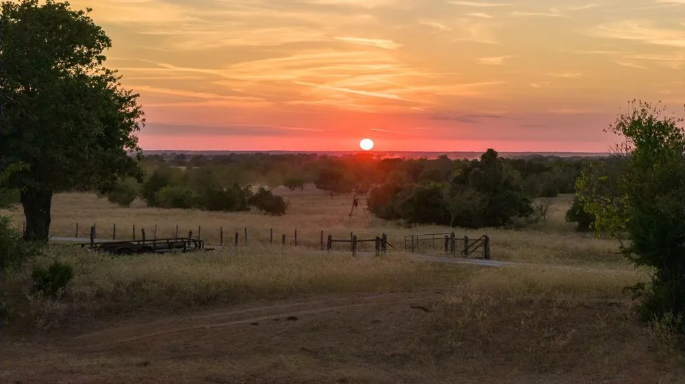 5 Providence Road Calvert, TX 77837