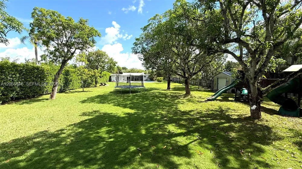 7550 SW 75th St Miami, FL 33143