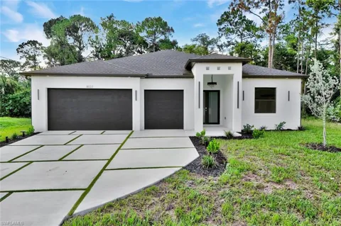 8027 Royal Circle