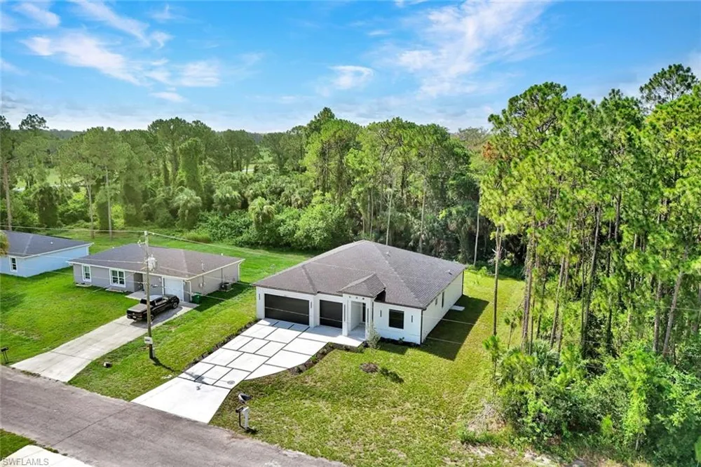 8027 Royal Circle Labelle, FL 33935