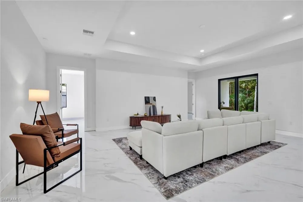 8027 Royal Circle Labelle, FL 33935