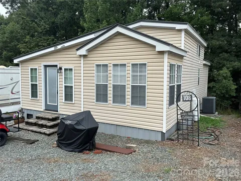108 Hummingbird Circle