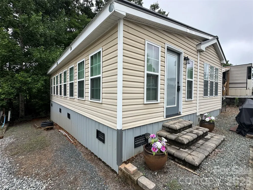 108 Hummingbird Circle New London, NC 28127