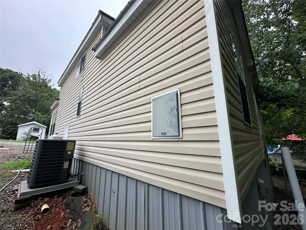 108 Hummingbird Circle New London, NC 28127