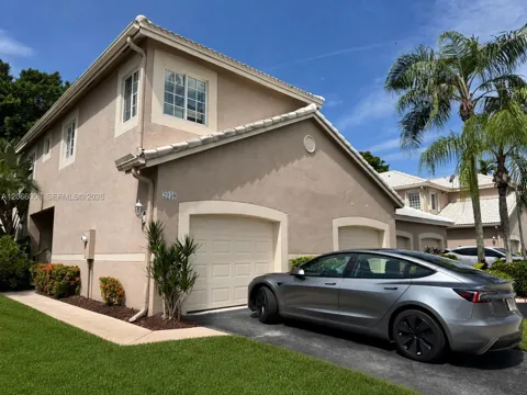2050 Madeira Dr