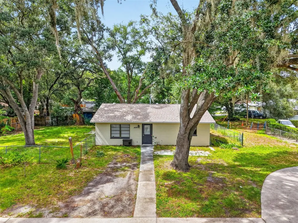 1454 HOWARD STREET Groveland, FL 34736