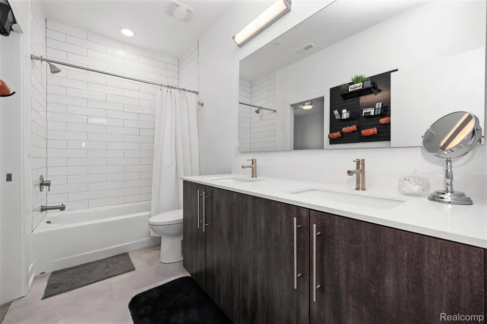 2814 John R Detroit City, MI 48201