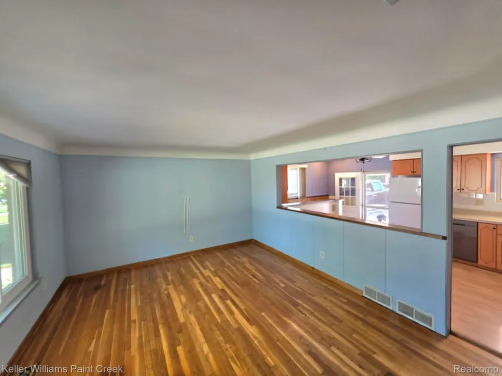 31527 Pinto Drive Warren City, MI 48093