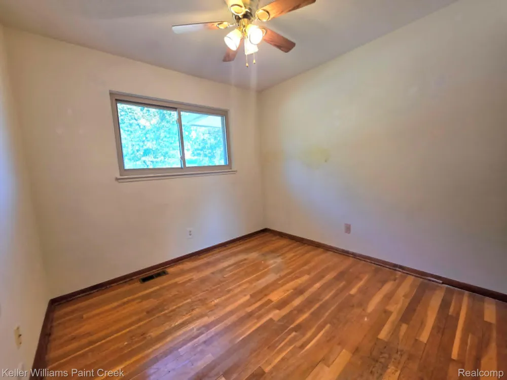 31527 Pinto Drive Warren City, MI 48093