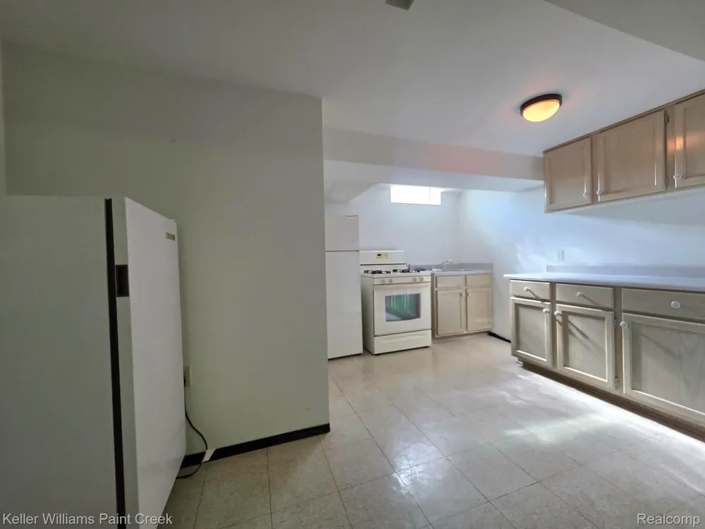 31527 Pinto Drive Warren City, MI 48093