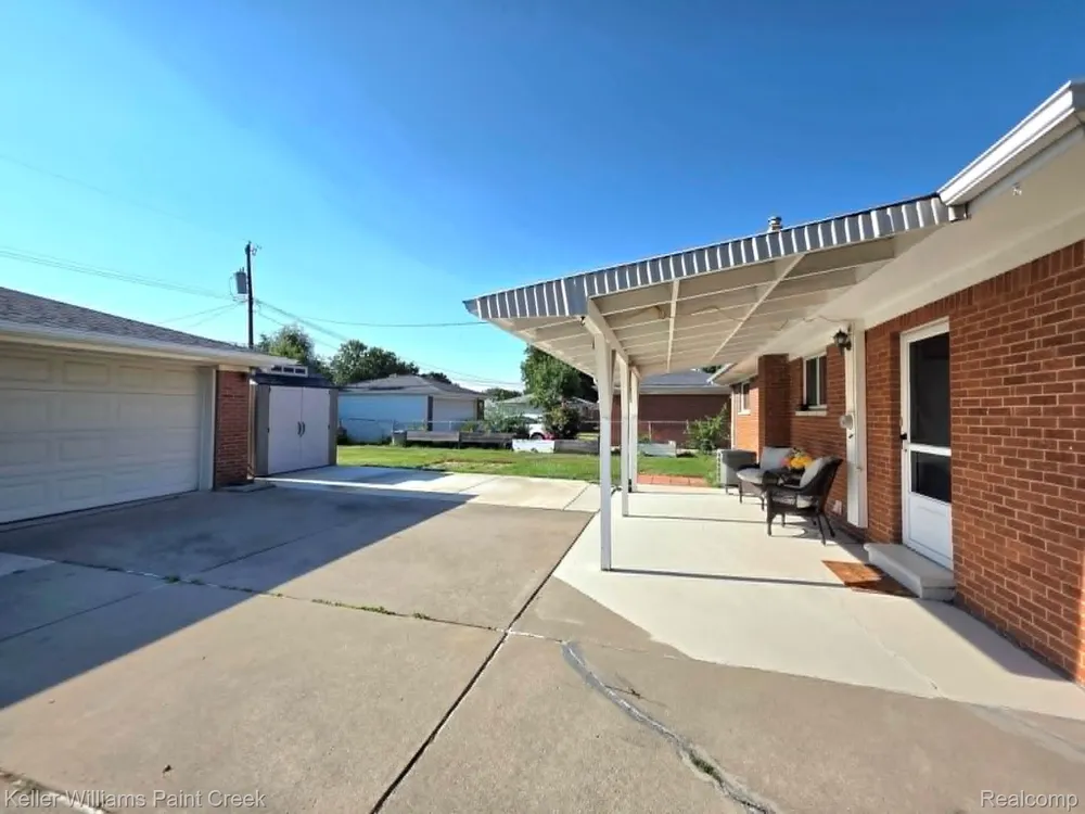 31527 Pinto Drive Warren City, MI 48093