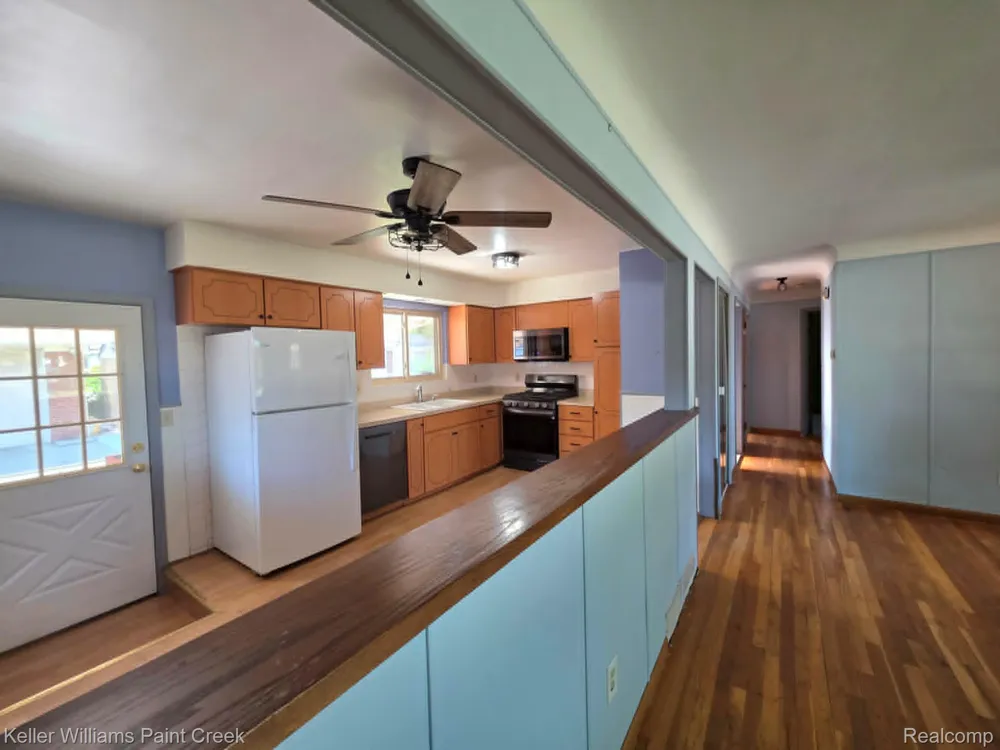 31527 Pinto Drive Warren City, MI 48093