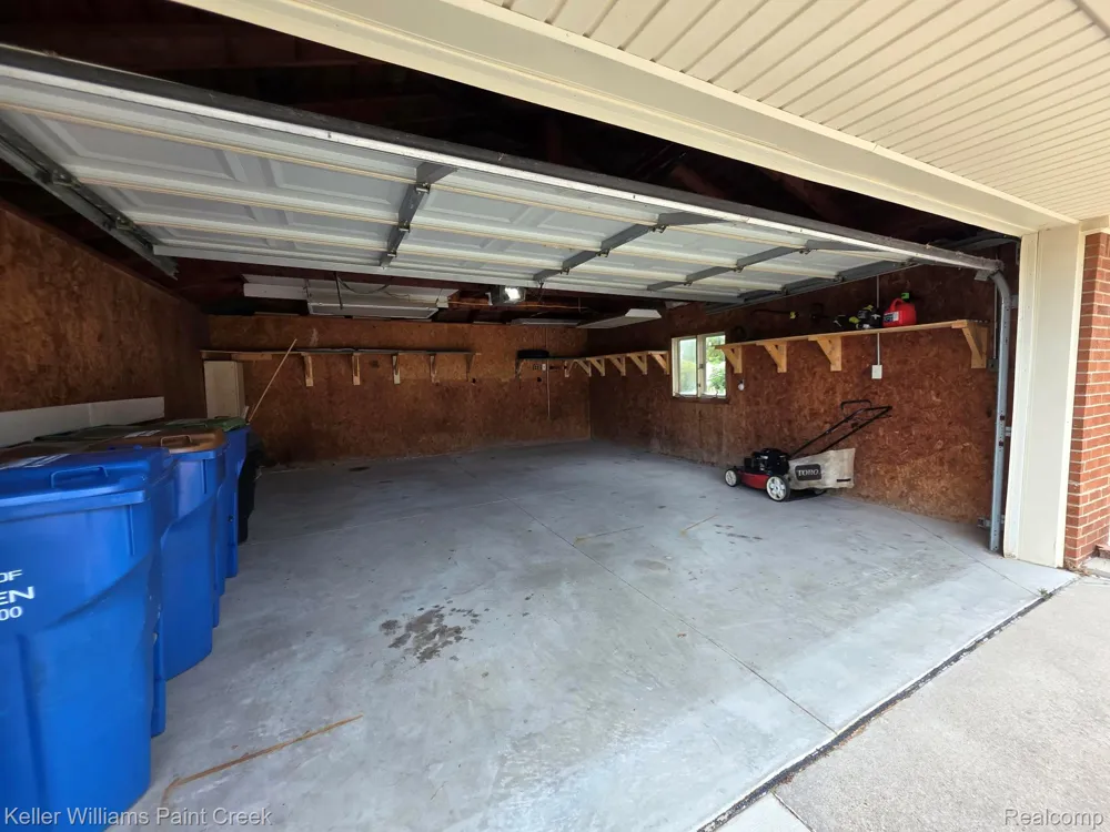 31527 Pinto Drive Warren City, MI 48093