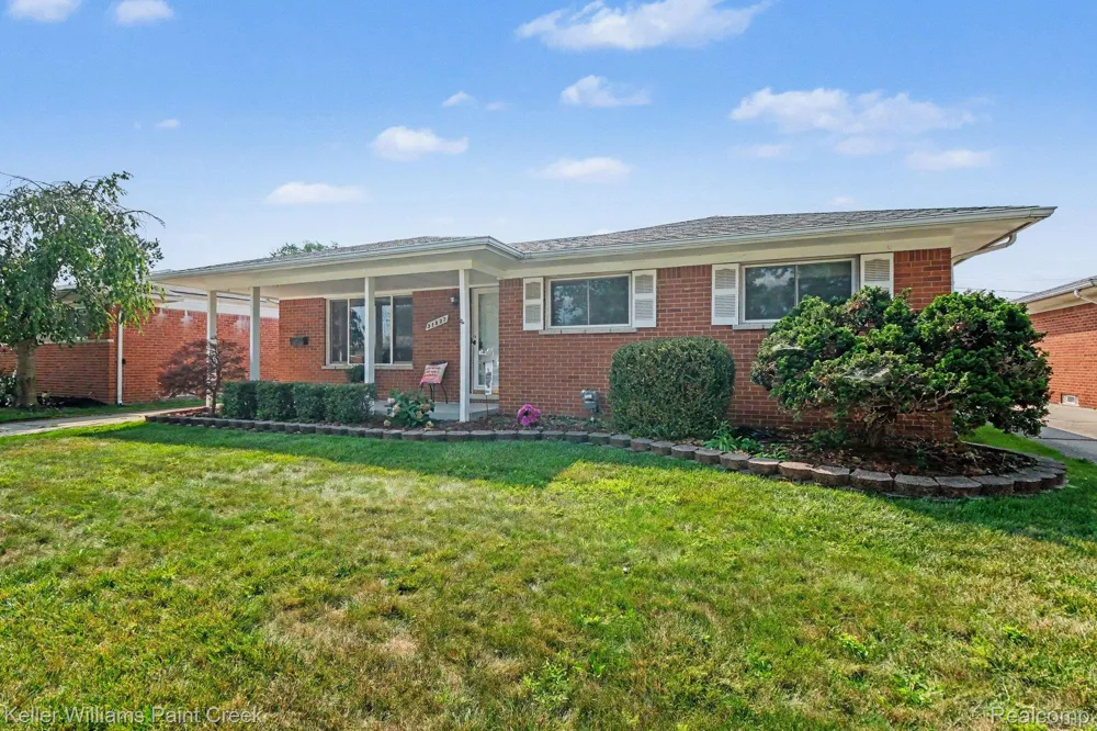 31527 Pinto Drive Warren City, MI 48093