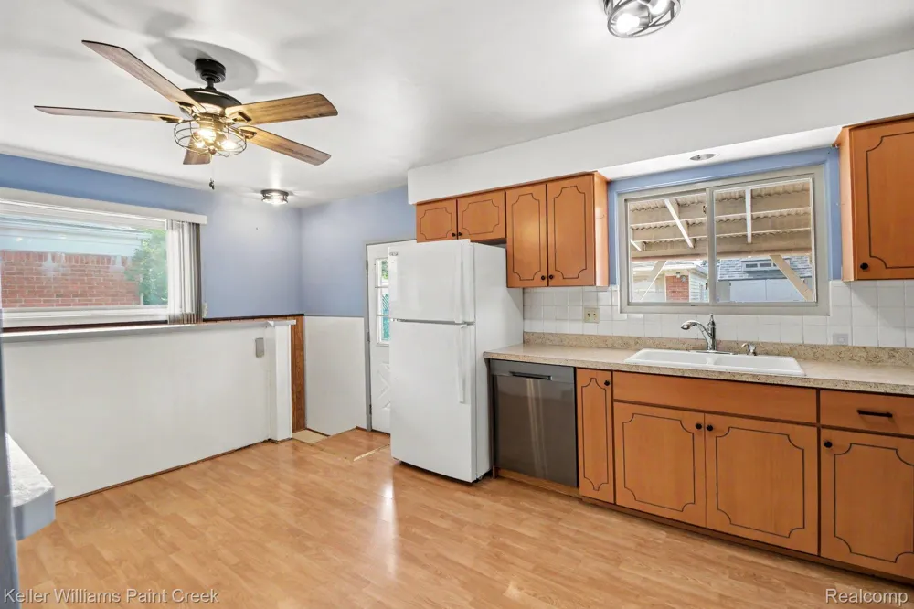 31527 Pinto Drive Warren City, MI 48093