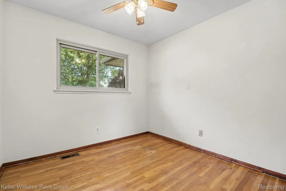 31527 Pinto Drive Warren City, MI 48093