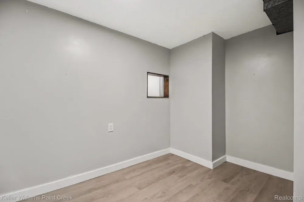 31527 Pinto Drive Warren City, MI 48093