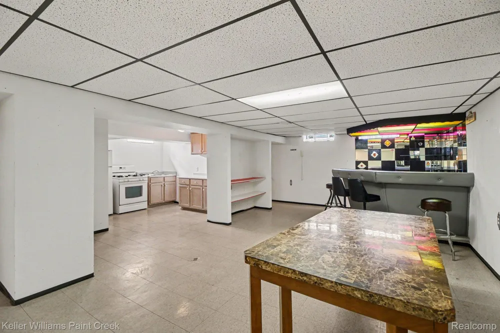 31527 Pinto Drive Warren City, MI 48093