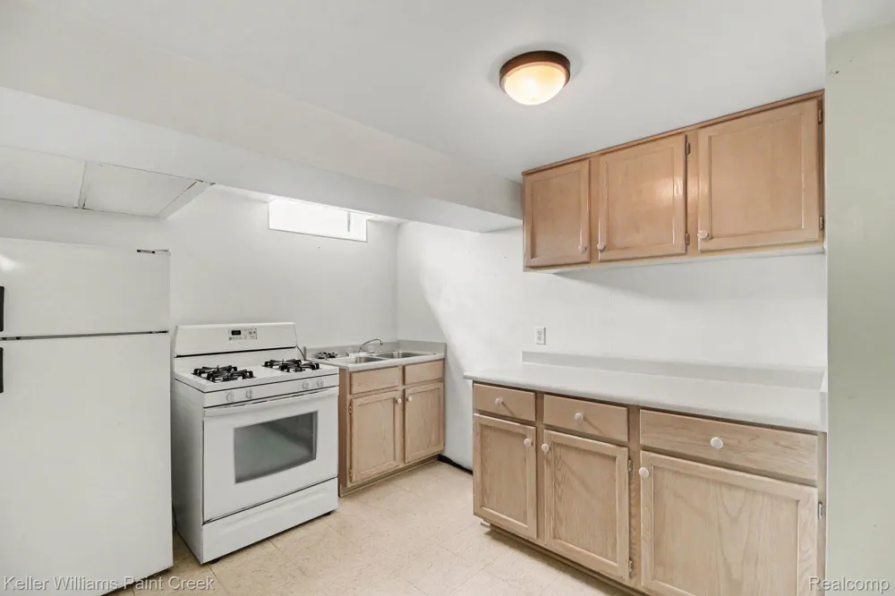 31527 Pinto Drive Warren City, MI 48093