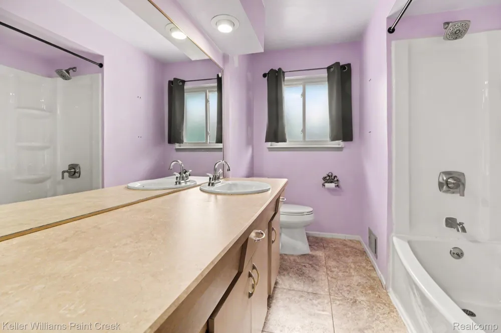 31527 Pinto Drive Warren City, MI 48093