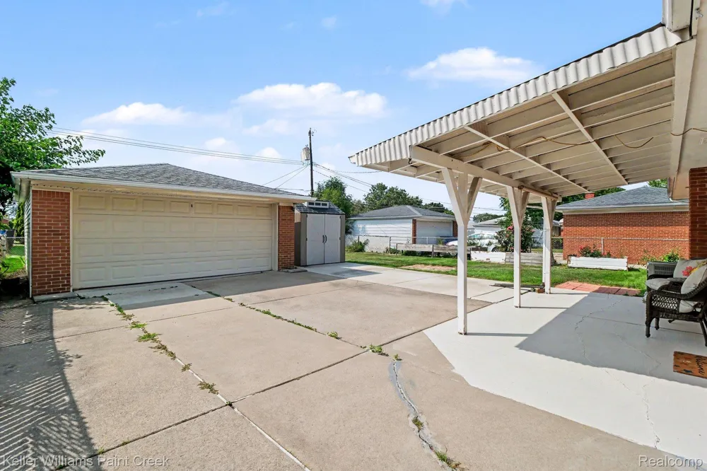 31527 Pinto Drive Warren City, MI 48093