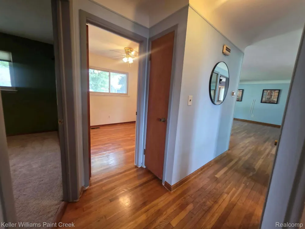 31527 Pinto Drive Warren City, MI 48093