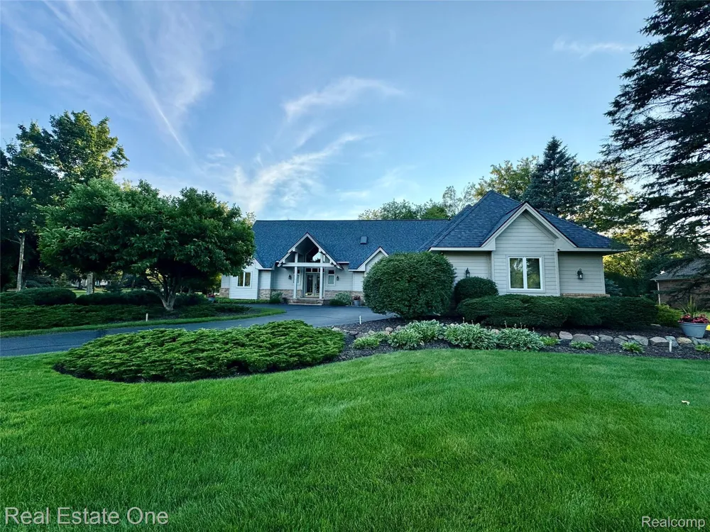 716 Bristol Lane Clarkston City, MI 48348