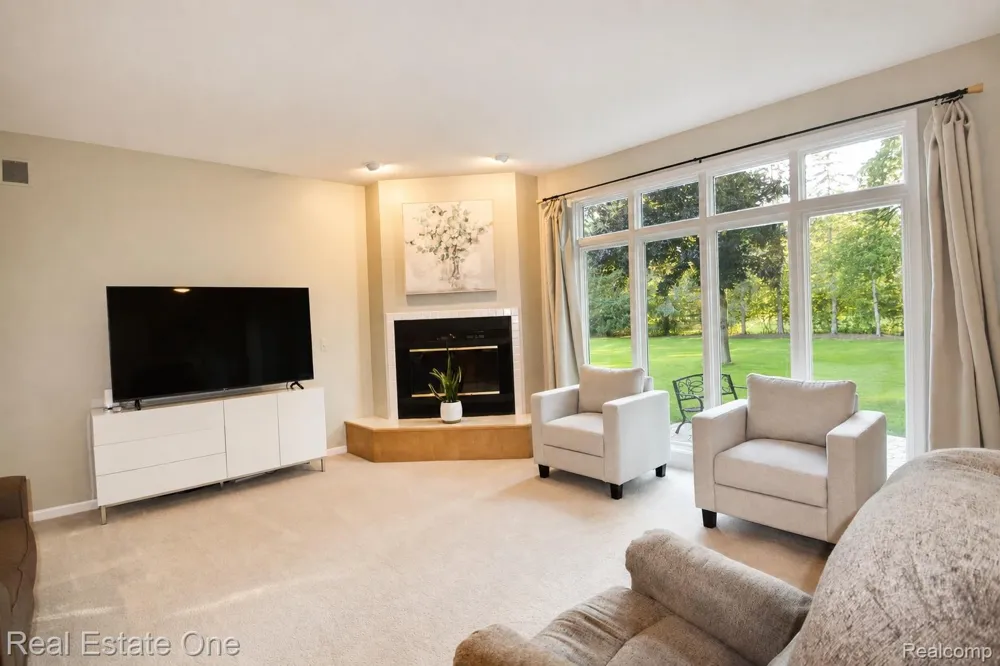 716 Bristol Lane Clarkston City, MI 48348