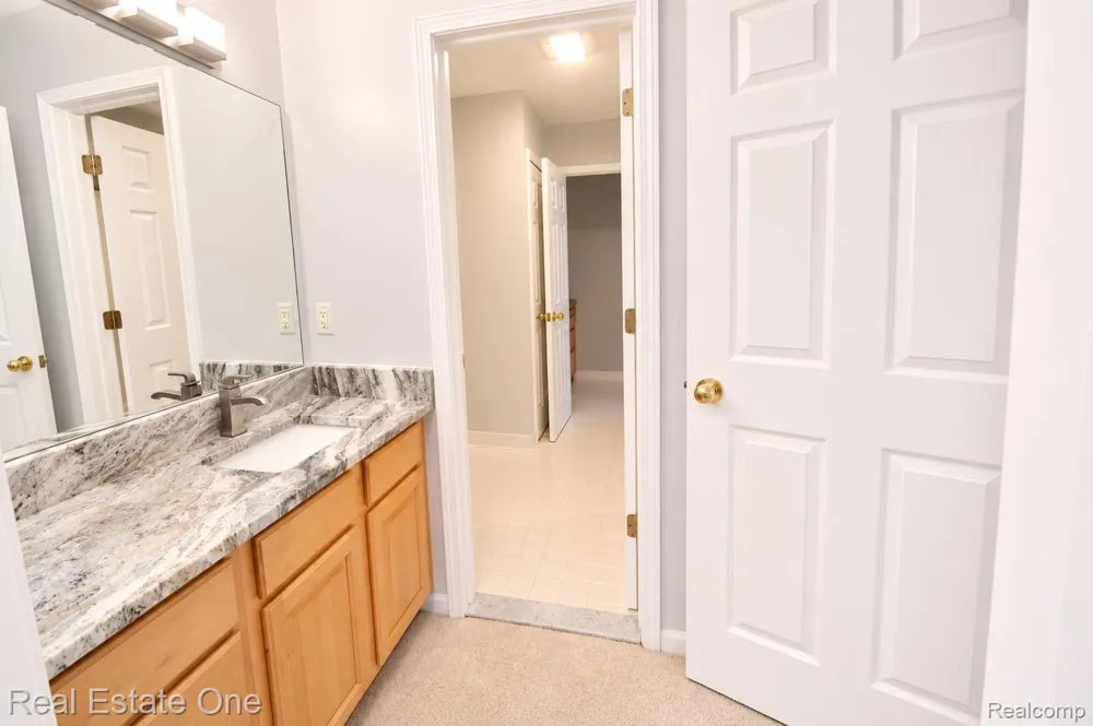 716 Bristol Lane Clarkston City, MI 48348