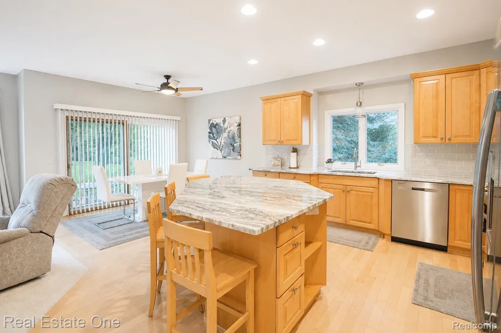 716 Bristol Lane Clarkston City, MI 48348