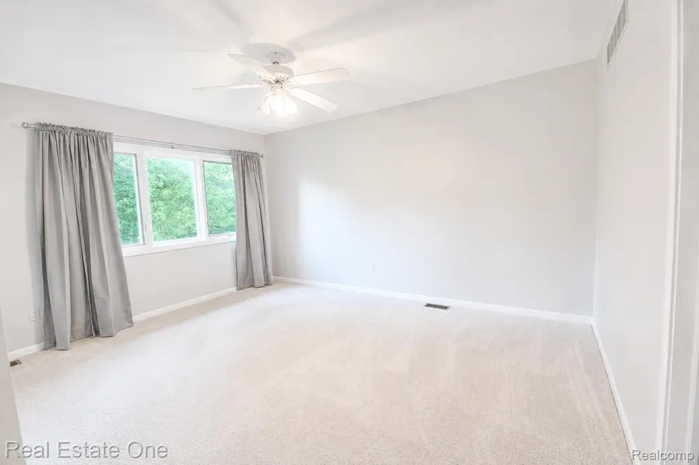 716 Bristol Lane Clarkston City, MI 48348