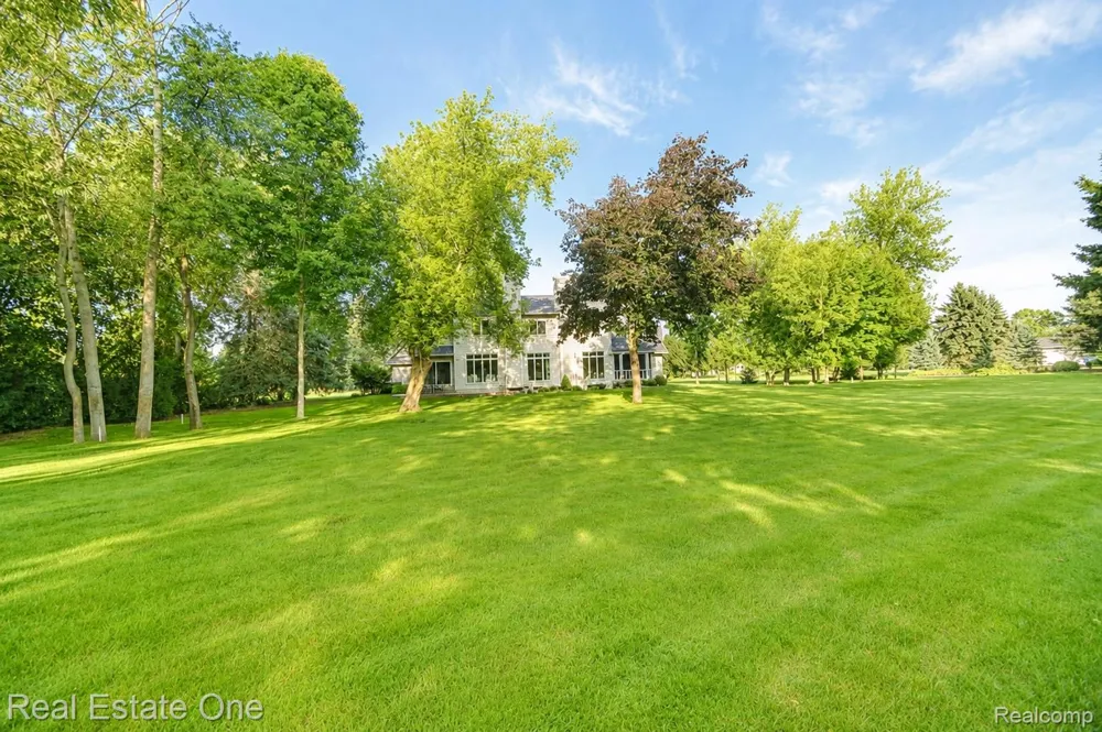 716 Bristol Lane Clarkston City, MI 48348
